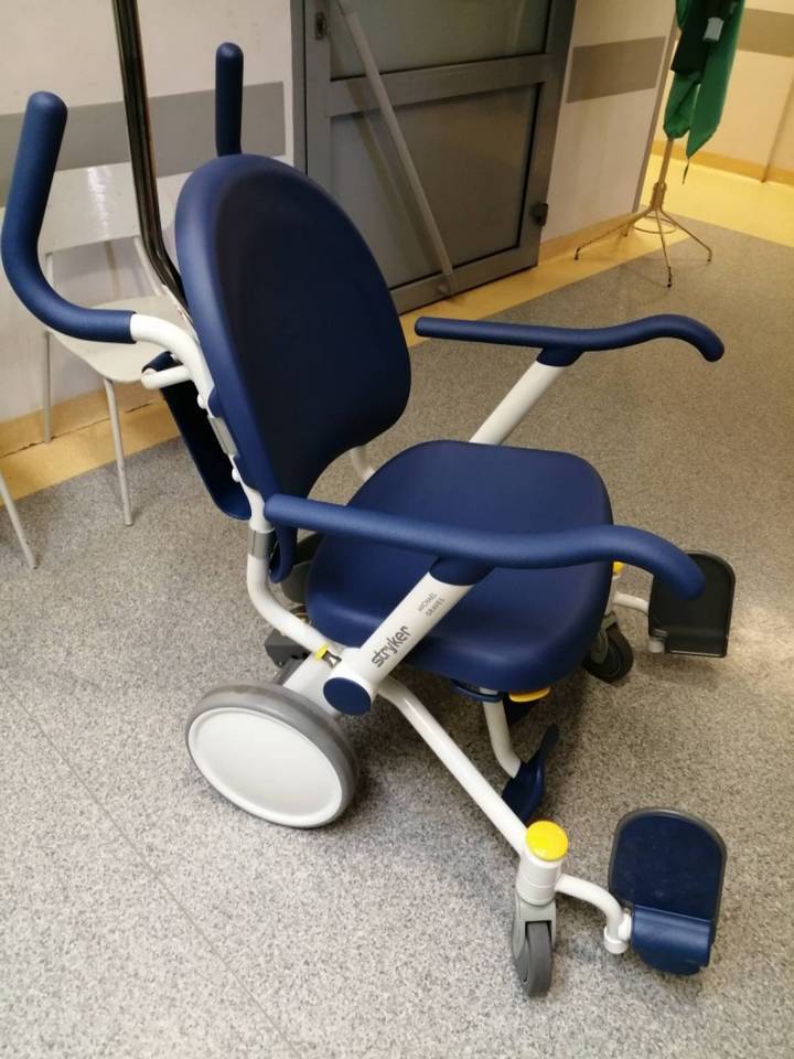 Wózek do transportu pacjentów w pozycji siedzącej, fot. SPZOZ w Lublińcu