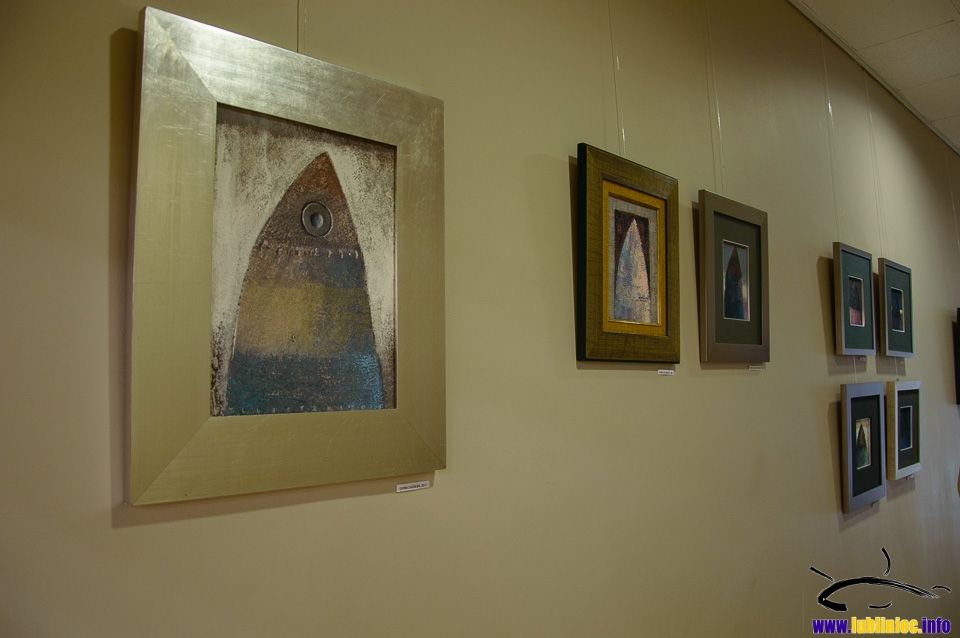 Wernisaż wystawy malarstwa Tomasza Lubaszki w holu Miejskiego Domu Kultury w Lublińcu