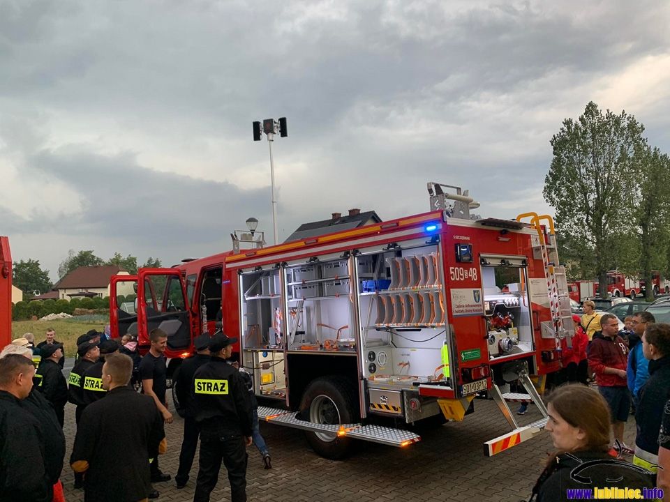 Prezentacja nowego wozu strażackiego Ochotniczej Straży Pożarnej w Sadowie