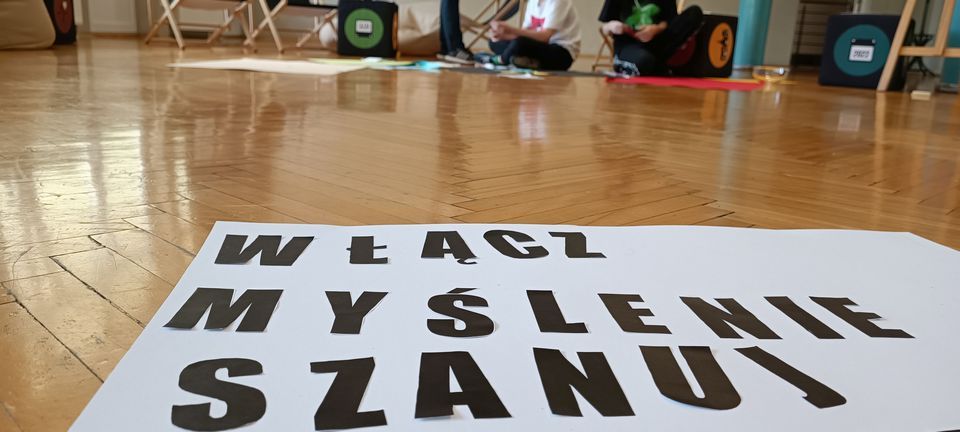 Młodzieżowe Rady Miast Lubliniec i Reda stworzyły plakaty ekologiczne, nadesłane: MDK Lubliniec