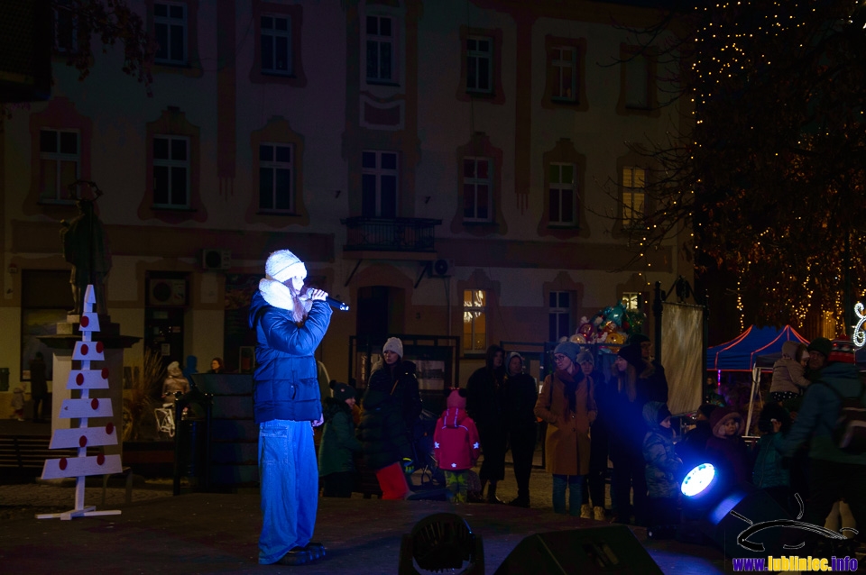 Jarmark Bożonarodzeniowy 2022 w Lublińcu, występy młodych artystów