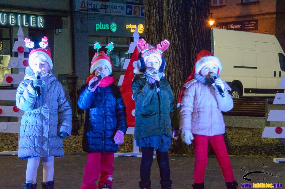 Jarmark Bożonarodzeniowy 2022 w Lublińcu, występy młodych artystów