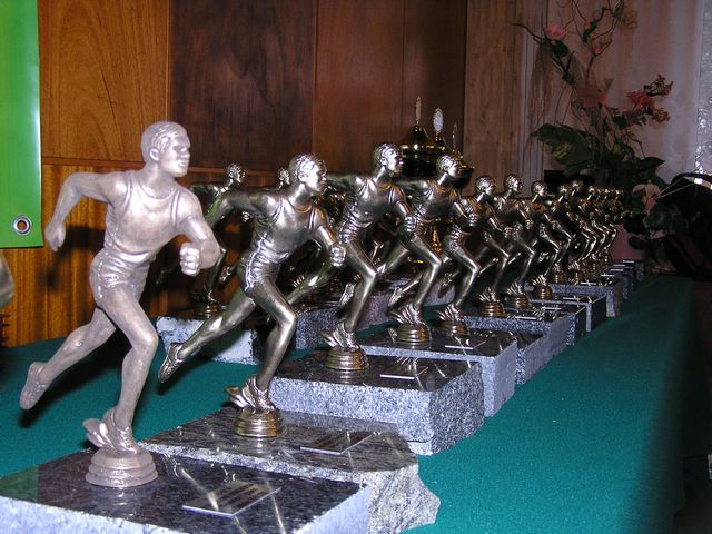 kilkadziesiąc statuetek dostali biegacze II Maratonu Komandosa