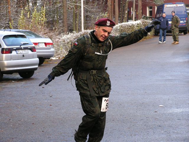 poseł Tadeusz Jarmuziewicz wystartował w I i II edycji Maratonu. Na zdjęciu jego ostatnie metry do mety