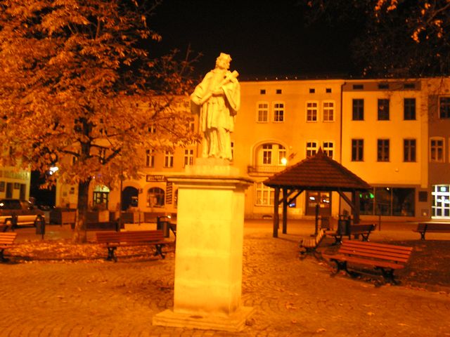 Pomnik św. Jana Nepomucena na rynku