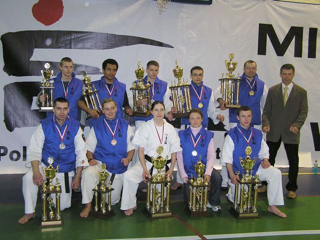 pamiątkowe zdjęcie Lublinieckiego Klubu Oyama Karate