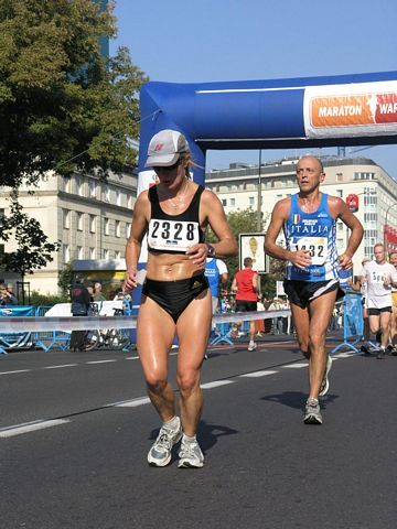 2328 - Mariola Młynarska na trasie maratonu