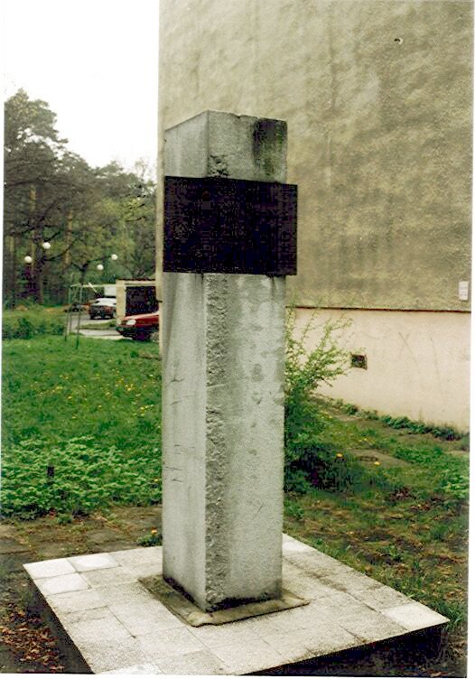 Pomnik ku czci żołnierzy 74 Górnośląskiego Pułku Piechoty i 60-tej rocznicy powrotu ziemi lublinieckiej do macierzy, u zbiegu ul.74 GPP i ul.Sobieskiego