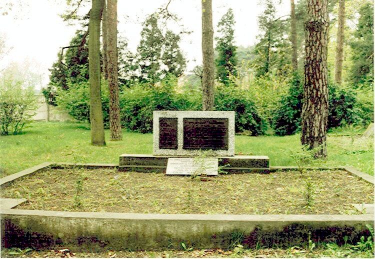Mogiła zbiorowa wojenna żołnierzy Armii Czerwonej poległych w 1944 roku, ul.Stalmacha, cmentarz wojskowy 