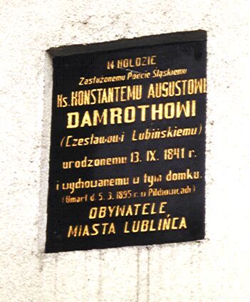 Tablica upamiętniającą Augusta Damrota, poetę śląskiego. Tablica na budynku, w którym się urodził i żył, ul.Damrota