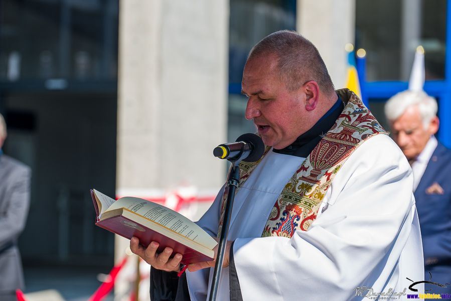 ks. Konrad Mrozek - proboszcz parafii pw. św. Mikołaja w Lublińcu - poświęcenie obiektu