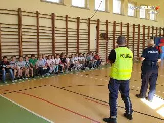 Policjanci z Lublińca spotkali się z uczniami w Sadowie