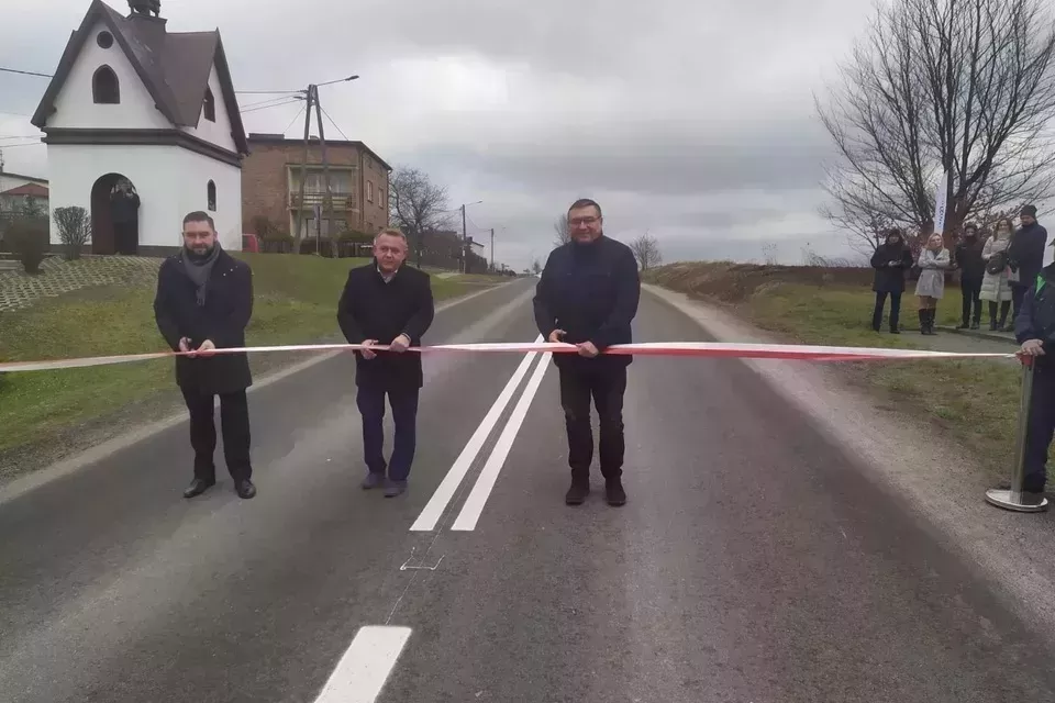 Oficjalnie otwarto przebudowaną drogę Woźniki-Lubsza