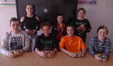 W Sadowie odbył się konkurs w układaniu Kostki Rubika