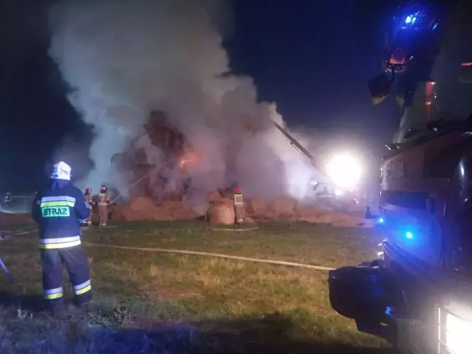 Straż pożarna podsumowuje akcję gaśniczą balotów słomy w gminie Ciasna